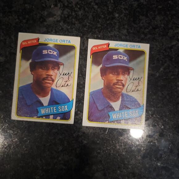 Jorge Orta 442 baseball cards (two of them) - Picture 1 of 3